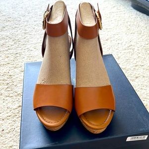 Tommy Hilfiger tan wedges size 8